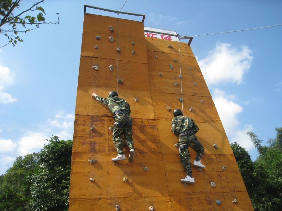 廣州拓展項目-攀巖