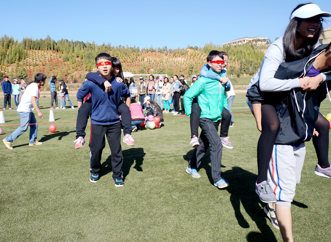 廣州團建游戲-瞎子背瘸子