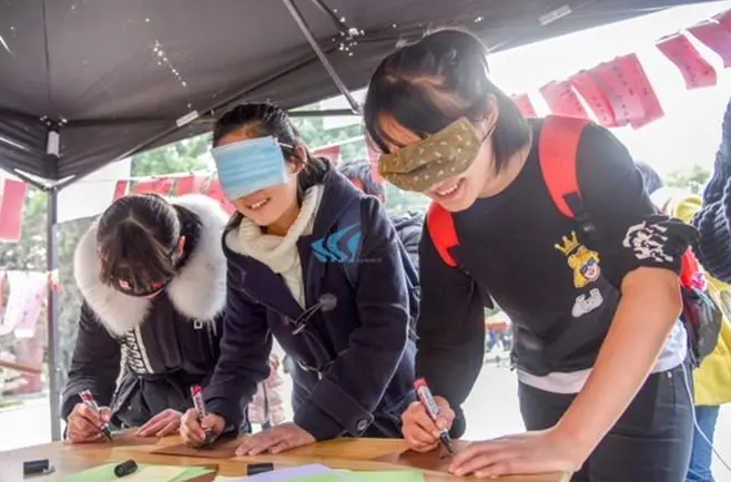 廣州團建游戲-蒙眼作畫(huà)