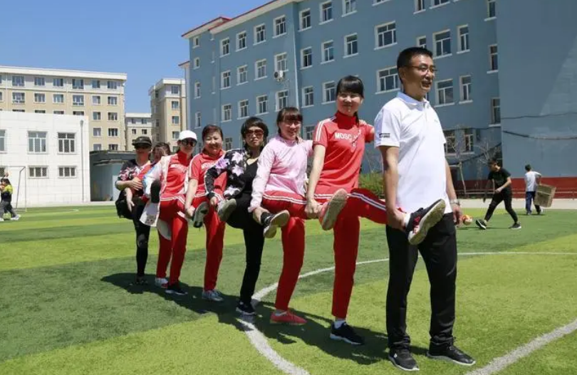 廣州拓展游戲-開(kāi)火車(chē)