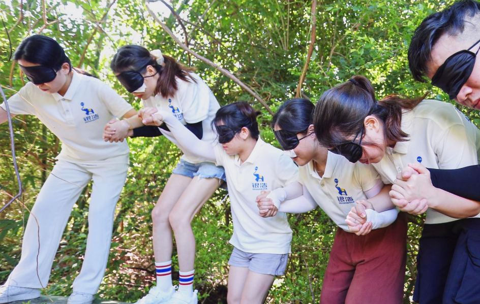 廣州拓展游戲-瞎子走路