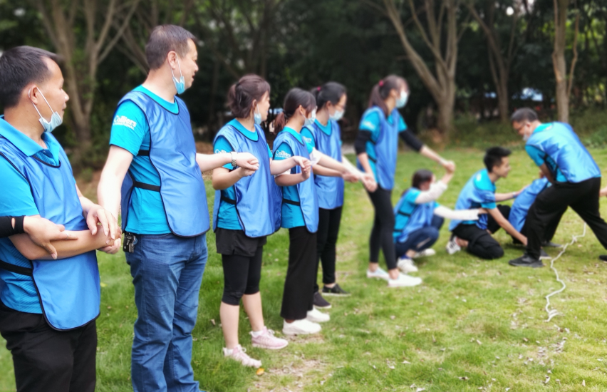 廣州團建游戲-乘公共汽車(chē)