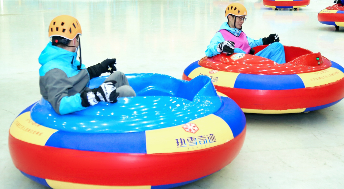廣州團建游戲-集體滑雪
