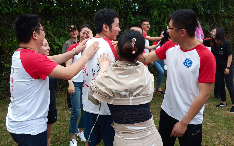 廣州團建游戲-笑對小錯