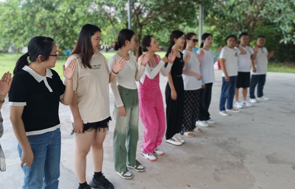 廣州團建游戲-對指示的聽(tīng)與從